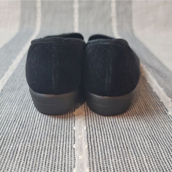 BASIC EDITIONS Christmas Wreath Loafers - Picture 7 of 11